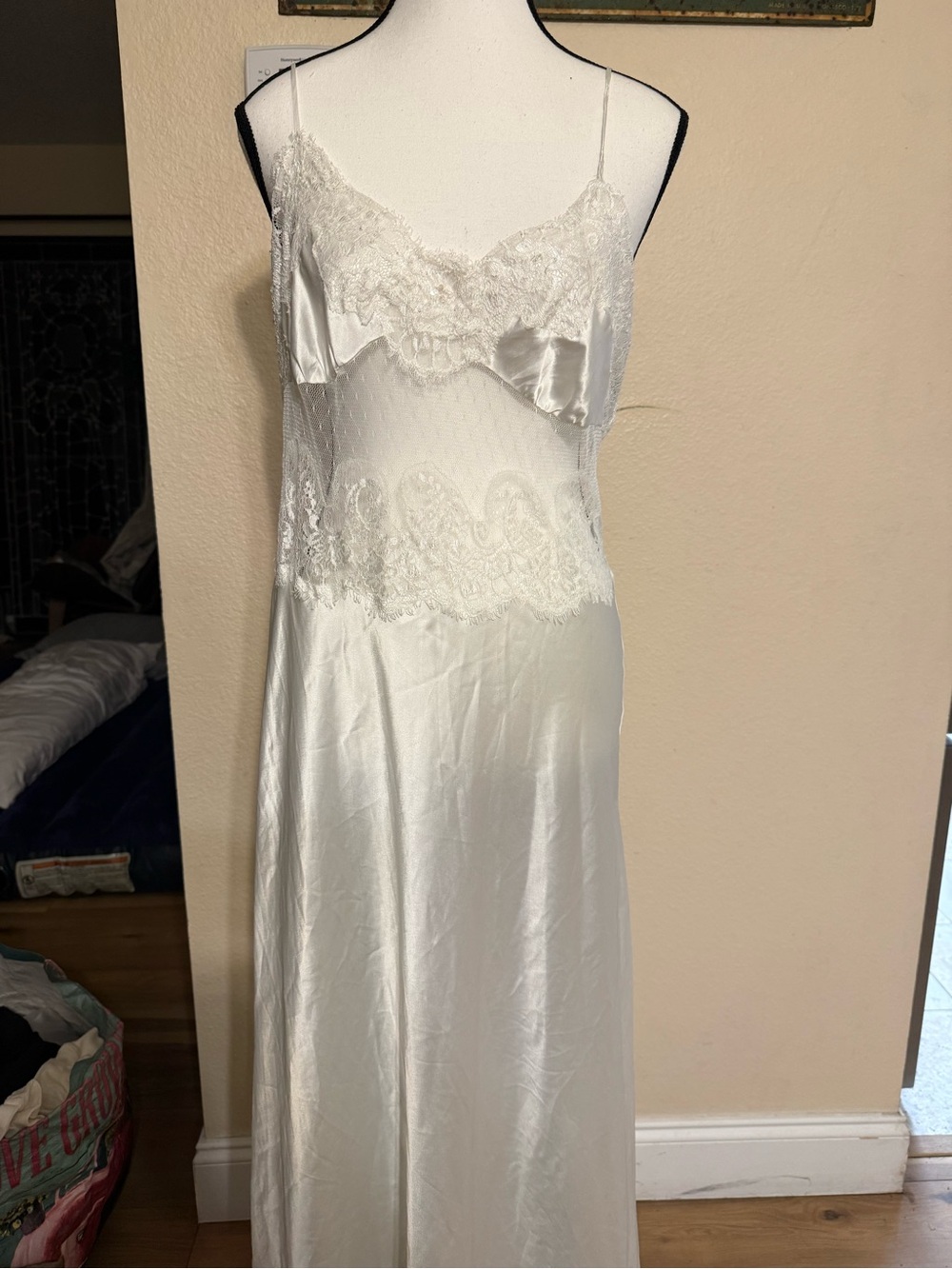 Vtg Victorias Secret Long Satin Nightgown Women’s L White Bridal Lace Insert Y2K
